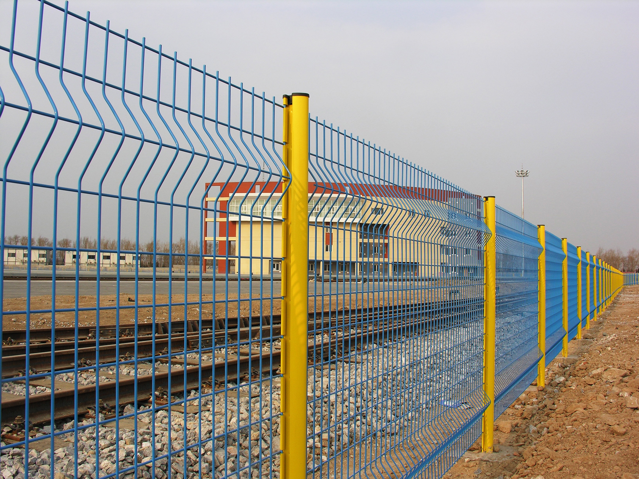 تصویر  3D Fence / Triangular Bending Fence / Garden fence / Residential fence